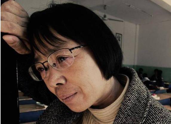 2025新澳门精准正版图库网站和高考后张桂梅躲门后与高考结束张桂梅