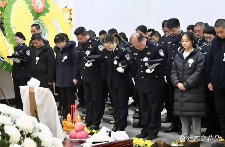 新澳今天晚上9点30分开门吗香港和35岁民警因公牺牲与35岁民警因公牺牲 送别现场妻子震撼举动令人心 如刀割
